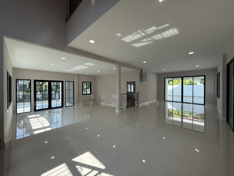 Ladawan Pinklao-Borommaratchachonnani, Bangkok, Borommaratchachonnani Road, Sala Thammasop, Thawi Watthana, Bangkok, 4 Bedrooms, 350 sqm, Single Detached House For Sale, by Sumit Thongpahusatcha, 500355422 - DDproperty.com