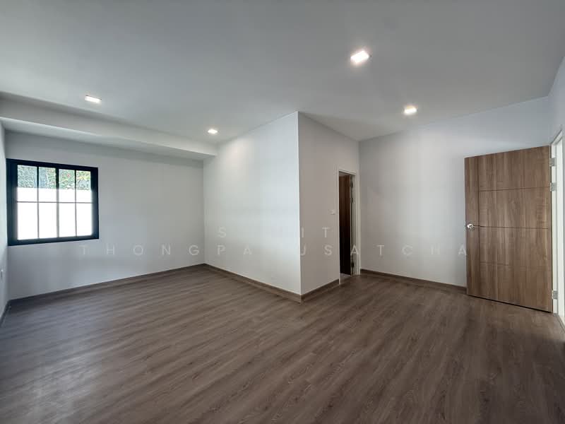 Ladawan Pinklao-Borommaratchachonnani, Bangkok, Borommaratchachonnani Road, Sala Thammasop, Thawi Watthana, Bangkok, 4 Bedrooms, 350 sqm, Single Detached House For Sale, by Sumit Thongpahusatcha, 500355422 - DDproperty.com