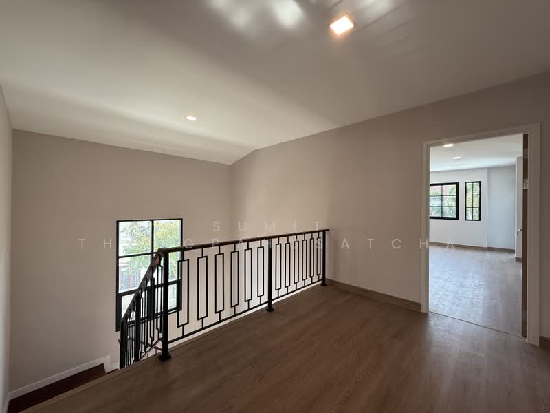 Ladawan Pinklao-Borommaratchachonnani, Bangkok, Borommaratchachonnani Road, Sala Thammasop, Thawi Watthana, Bangkok, 4 Bedrooms, 350 sqm, Single Detached House For Sale, by Sumit Thongpahusatcha, 500355422 - DDproperty.com