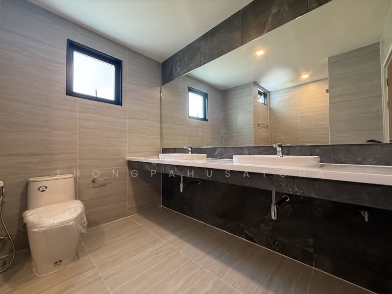 Ladawan Pinklao-Borommaratchachonnani, Bangkok, Borommaratchachonnani Road, Sala Thammasop, Thawi Watthana, Bangkok, 4 Bedrooms, 350 sqm, Single Detached House For Sale, by Sumit Thongpahusatcha, 500355422 - DDproperty.com