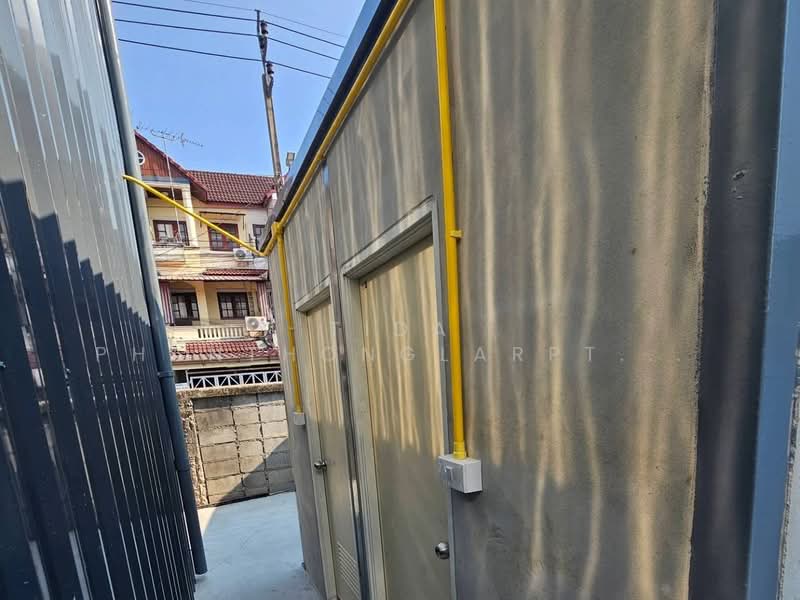 Warehouse and Office for Rent in Ladprao, Chokchai 4 Area, Bangkok, Lat Phrao, Bangkok, , 327 sqm, Warehouse/Factory For Rent, by Tida phanthonglarptawee, 500355435 - DDproperty.com