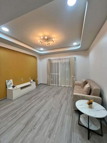 ขายทาวน์โฮมรีโนเวทใหม่ ม.โกลเด้นท์เพลส เครือสหพัฒน์ ศรีราชา, Chon Buri (Pattaya), Bueng, Si Racha, Chon Buri (Pattaya), 2 Bedrooms, 65 sqm, Townhouse For Sale, by Dusit Saengfa, 500355448 - DDproperty.com