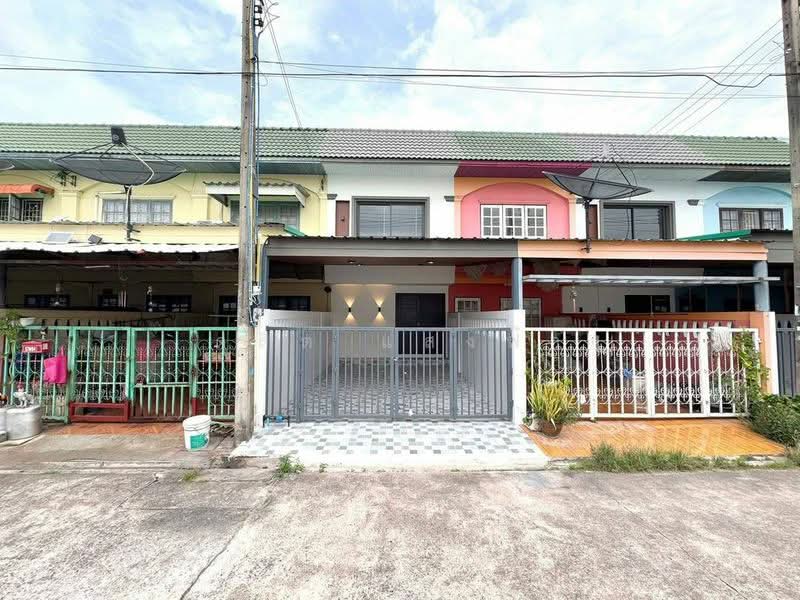 ขายทาวน์โฮม รีโนเวทใหม่ ม.เรือนแก้ว ใกล้ ตลาดรัตนากร ศรีราชา, Chon Buri (Pattaya), Bueng, Si Racha, Chon Buri (Pattaya), 2 Bedrooms, 60 sqm, Townhouse For Sale, by Dusit Saengfa, 500355453 - DDproperty.com