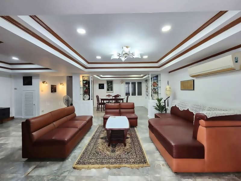 Maru Ekkamai 2, Bangkok, 70-5 Sukhumvit 63 Road, Phra Kanong Nua, Watthana, Bangkok, 4 Bedrooms, 350 sqm, Condo For Rent, by Kanokwan Klakhaeng, 500355475 - DDproperty.com