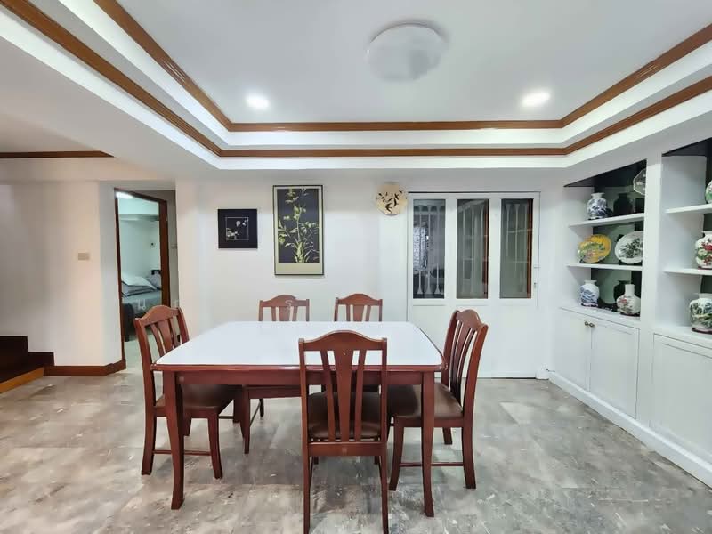 Maru Ekkamai 2, Bangkok, 70-5 Sukhumvit 63 Road, Phra Kanong Nua, Watthana, Bangkok, 4 Bedrooms, 350 sqm, Condo For Rent, by Kanokwan Klakhaeng, 500355475 - DDproperty.com