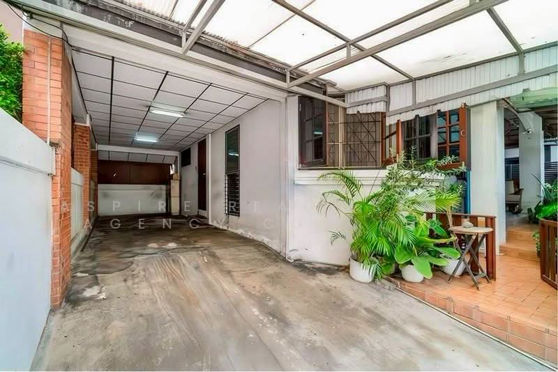For Sale Detached House Prime Location Sukhumvit 71, 52 sq.w, Bangkok, Phra Kanong Nua, Watthana, Bangkok, 3 Bedrooms, 170 sqm, Single Detached House For Sale, by Aspire Real Estate Agency Co., Ltd., 500355523 - DDproperty.com