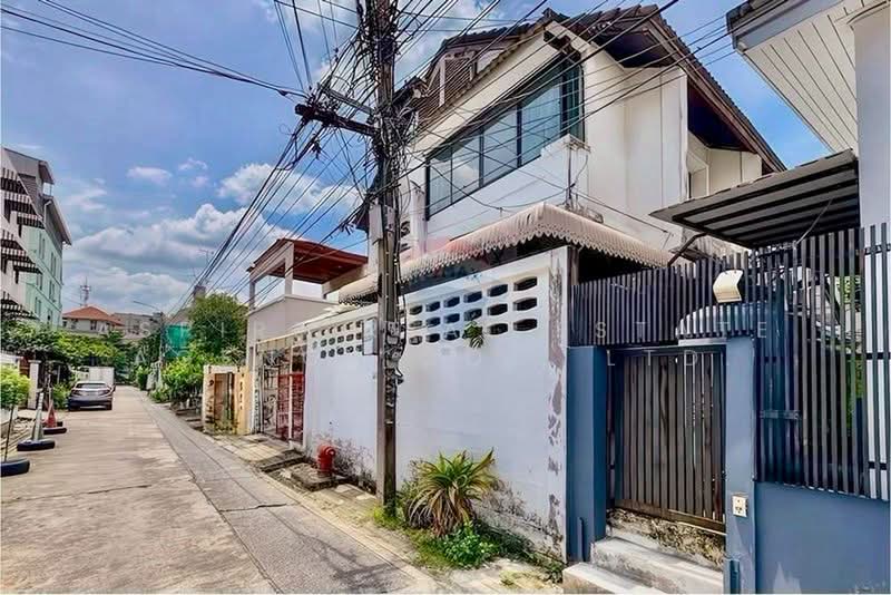 For Sale Detached House Prime Location Sukhumvit 71, 52 sq.w, Bangkok, Phra Kanong Nua, Watthana, Bangkok, 3 Bedrooms, 170 sqm, Single Detached House For Sale, by Aspire Real Estate Agency Co., Ltd., 500355523 - DDproperty.com