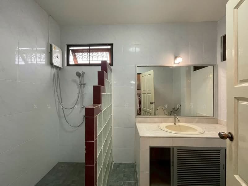 Naphalai Village, Bangkok, Soi Naphalai 1, Bang Na, Bangkok, 3 Bedrooms, 250 sqm, Single Detached House For Rent, by Monchit Surachaidunthavin, 500355636 - DDproperty.com