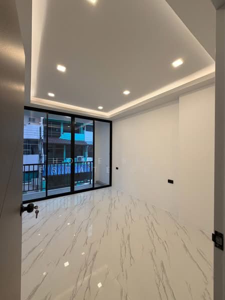 ทาวน์โฮม ทัพยา, Chon Buri (Pattaya), Bang Lamung, Bang Lamung (Pattaya), Chon Buri (Pattaya), 4 Bedrooms, 270 sqm, Townhouse For Sale, by HOME Real Estate Service, 500355668 - DDproperty.com