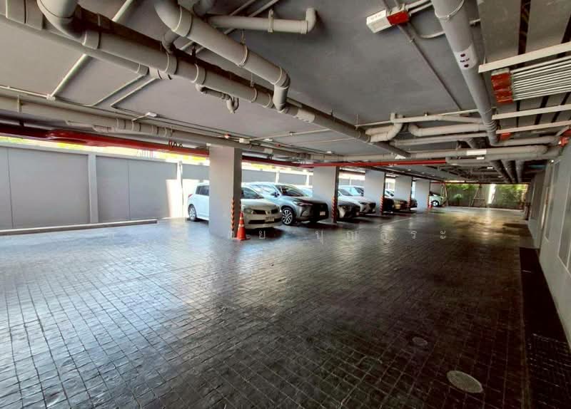 Lloyd Soonvijai-Thonglor, Bangkok, Soi Phetchaburi 47, Phetchaburi Road, Bang Kapi, Huai Khwang, Bangkok, 1 Bedroom, 28 sqm, Condo For Rent, by กรกฤตย์ บุญสระ, 500355742 - DDproperty.com