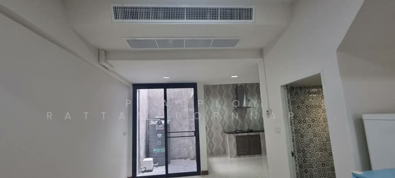 Maneeya Ville, Bangkok, Soi Wachiratham Sathit 12, Bang Chak, Phra Khanong, Bangkok, 4 Bedrooms, 300 sqm, Single Detached House For Rent, by Praeploy Rattanapornnapapatch, 500355812 - DDproperty.com