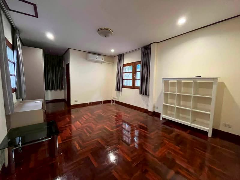 Panya Pattanakarn Village, Bangkok, Soi Phatthanakarn 30, Suan Luang, Bangkok, 5 Bedrooms, 350 sqm, Single Detached House For Sale, by Khun Eve, 500355832 - DDproperty.com