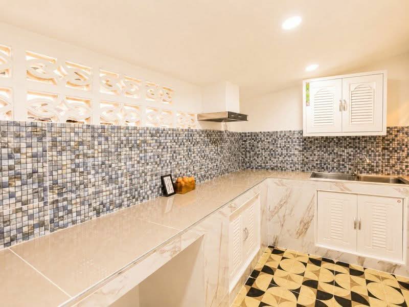 Hot Price Renovated 2BR Townhouse in Nong Prue Pattaya | Ready to Move, Chon Buri (Pattaya), Nong Pru, Bang Lamung (Pattaya), Chon Buri (Pattaya), 2 Bedrooms, 64 sqm, Townhouse For Sale, by Fazwaz (Thailand) Co., Ltd., 500355922 - DDproperty.com