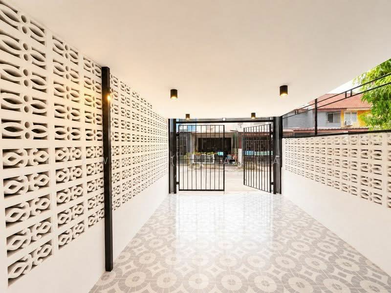 Hot Price Renovated 2BR Townhouse in Nong Prue Pattaya | Ready to Move, Chon Buri (Pattaya), Nong Pru, Bang Lamung (Pattaya), Chon Buri (Pattaya), 2 Bedrooms, 64 sqm, Townhouse For Sale, by Fazwaz (Thailand) Co., Ltd., 500355922 - DDproperty.com