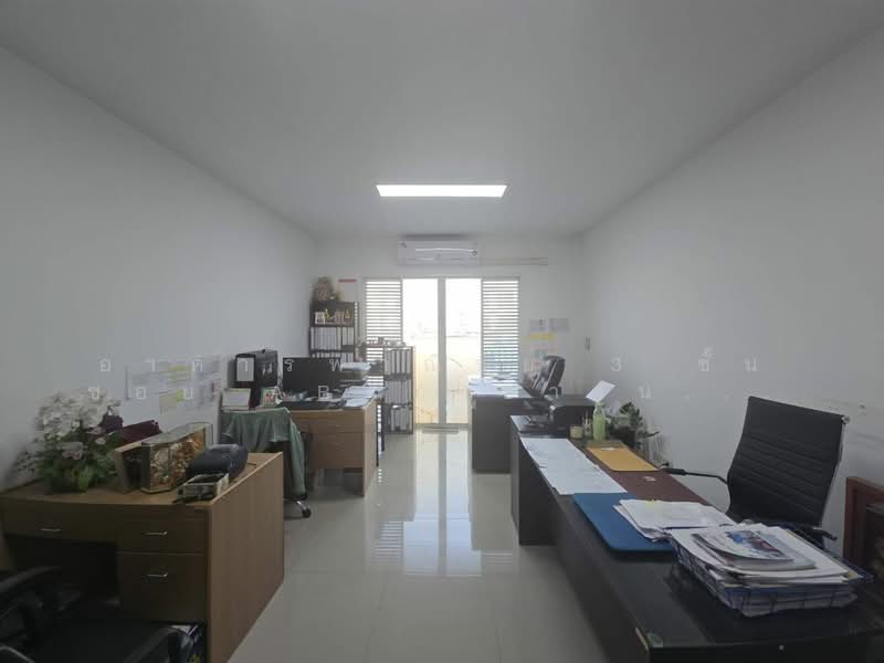 อาคารพาณิชย์ 3 ชั้น ซอย ABAC บางนาโครงการ Ritzville Bangnaเนื้อที่ 18.5 ตร.วา, สมุทรปราการ, บางเสาธง, บางเสาธง, สมุทรปราการ, 228 ตร.ม., ทาวน์เฮ้าส์ ให้เช่า, โดย คุณโจ, 500355968 - DDproperty.com