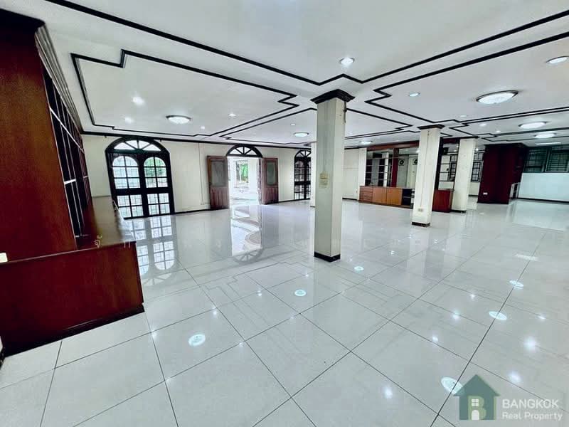 Sutthisan | Large Detached 6 Bedroom House – Development Opportunity Edit, Bangkok, Samsen Nok, Huai Khwang, Bangkok, 6 Bedrooms, 600 sqm, Single Detached House For Sale, by Chakkrapong Ponyeam, 500356002 - DDproperty.com