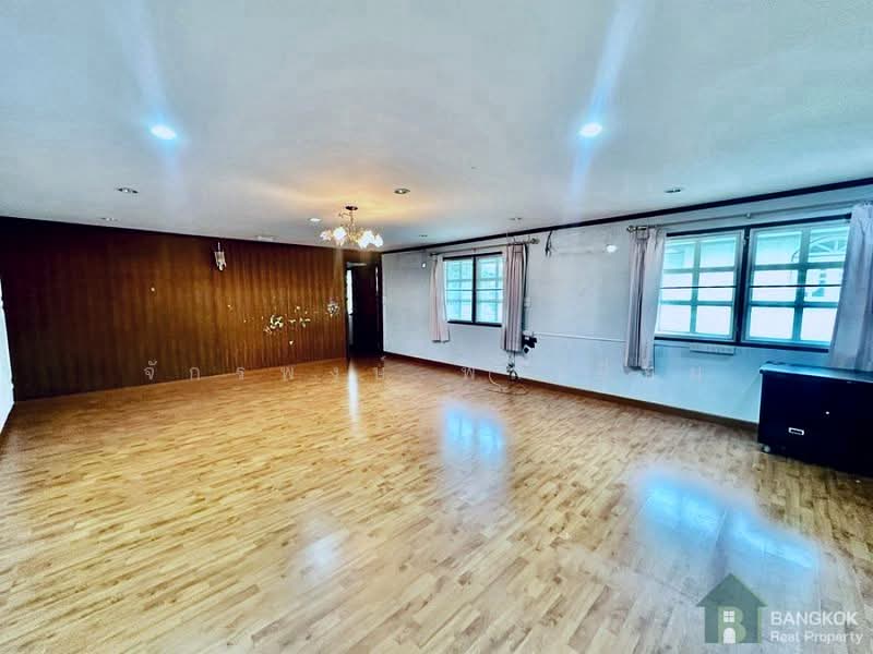 Sutthisan | Large Detached 6 Bedroom House – Development Opportunity Edit, Bangkok, Samsen Nok, Huai Khwang, Bangkok, 6 Bedrooms, 600 sqm, Single Detached House For Sale, by Chakkrapong Ponyeam, 500356002 - DDproperty.com