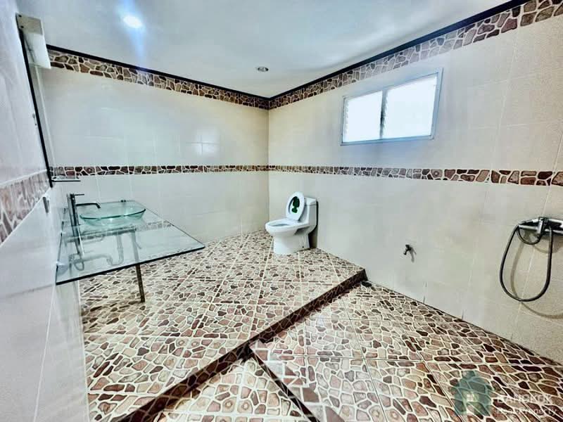 Sutthisan | Large Detached 6 Bedroom House – Development Opportunity Edit, Bangkok, Samsen Nok, Huai Khwang, Bangkok, 6 Bedrooms, 600 sqm, Single Detached House For Sale, by Chakkrapong Ponyeam, 500356002 - DDproperty.com