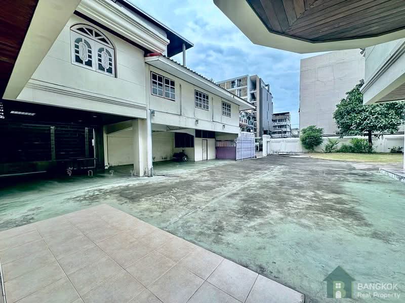 Sutthisan | Large Detached 6 Bedroom House – Development Opportunity Edit, Bangkok, Samsen Nok, Huai Khwang, Bangkok, 6 Bedrooms, 600 sqm, Single Detached House For Sale, by Chakkrapong Ponyeam, 500356002 - DDproperty.com
