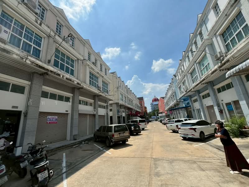หมู่บ้านไลบรารี่ทาวน์ ประชาอุทิศ 90 ถนนประชาอุทิศ ต.ในคลองบางปลากด อ.พระสมุทรเจดีย, Samut Prakan, Nai Khlong Bang Pla Kot, Phra Samut Jadee, Samut Prakan, 3 Bedrooms, 72 sqm, Townhouse For Sale, by ภัทรนัน อิศรางกูร ณ อยุธยา, 500356036 - DDproperty.com