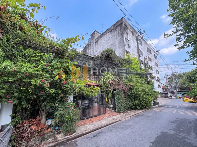 บ้านเดี่ยวลาดพร้าว 42, Bangkok, Samsen Nok, Huai Khwang, Bangkok, 4 Bedrooms, 200 sqm, Single Detached House For Sale, by HOME Real Estate Service, 500356163 - DDproperty.com