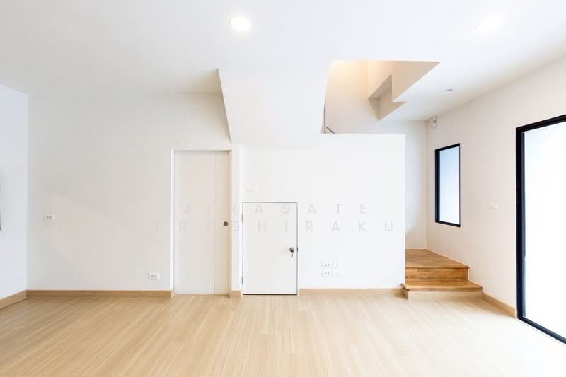 Baan Klang Muang Rama 9-On Nut, Bangkok, Bangkok-Chonburi New Road, Prawet, Bangkok, 3 Bedrooms, 150 sqm, Townhouse For Sale, by Jirasate Lertdhirakul, 500356176 - DDproperty.com