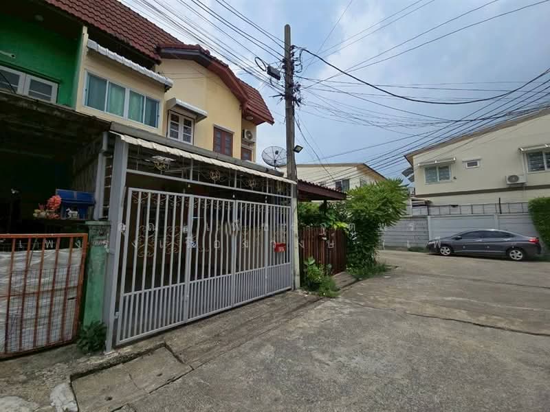 เลิศพงษ์ ซอยลาดปลาเค้า72 แยก1, Bangkok, ถนนรามอินทรา, Anusaowari, Bang Khen, Bangkok, 2 Bedrooms, 100 sqm, Townhouse For Sale, by คุณ เพ็ชรจุตพร เพ่งรุ่งเรืองวงษ์ (เพ็ชร), 500356214 - DDproperty.com
