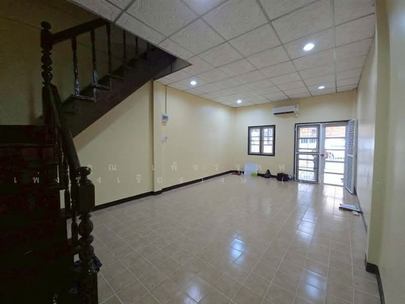 เลิศพงษ์ ซอยลาดปลาเค้า72 แยก1, Bangkok, ถนนรามอินทรา, Anusaowari, Bang Khen, Bangkok, 2 Bedrooms, 100 sqm, Townhouse For Sale, by คุณ เพ็ชรจุตพร เพ่งรุ่งเรืองวงษ์ (เพ็ชร), 500356214 - DDproperty.com