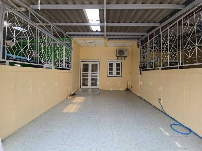 เลิศพงษ์ ซอยลาดปลาเค้า72 แยก1, Bangkok, ถนนรามอินทรา, Anusaowari, Bang Khen, Bangkok, 2 Bedrooms, 100 sqm, Townhouse For Sale, by คุณ เพ็ชรจุตพร เพ่งรุ่งเรืองวงษ์ (เพ็ชร), 500356214 - DDproperty.com