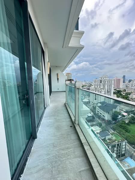 Le Raffine Sukhumvit 39, Bangkok, Soi Sukhumvit 39, Khlong Tan Nua, Watthana, Bangkok, 3 Bedrooms, 365 sqm, Condo For Rent, by Phatcharanan Kittiananchat, 500356220 - DDproperty.com