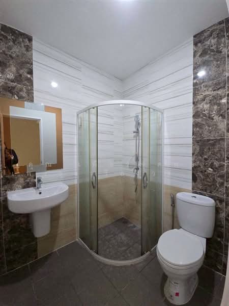 Golden Town Vibhavadi-Chaengwattana, Bangkok, Soi Chaengwattana 14, Thung Song Hong, Lak Si, Bangkok, 3 Bedrooms, 90 sqm, Townhouse For Sale, by คุณ เพ็ชรจุตพร เพ่งรุ่งเรืองวงษ์ (เพ็ชร), 500356248 - DDproperty.com