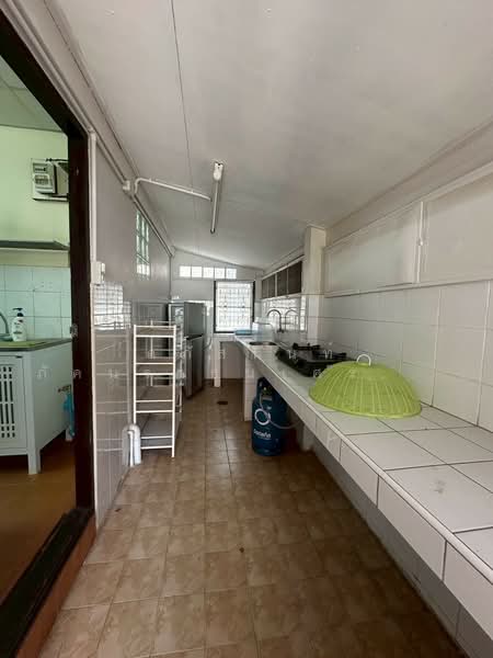 ปลาทอง ศรีนครินทร์ ซอยศรีด่าน 4, Samut Prakan, ศรีนครินทร์, Samrong Nua, Muang Samut Prakarn, Samut Prakan, 4 Bedrooms, 100 sqm, Single Detached House For Sale, by อภัสนันท์ ภัคนราธนเศรษฐ์, 500356252 - DDproperty.com