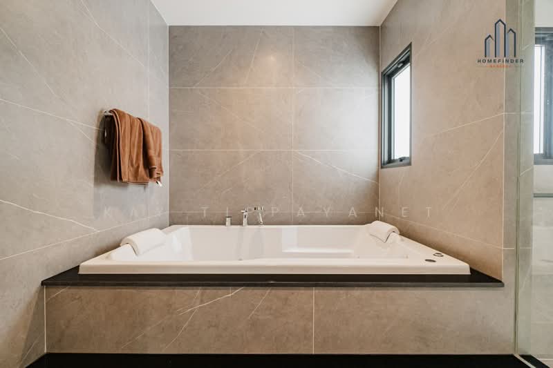 Bangkok Boulevard Signature Pinklao-Borom, Bangkok, Sala Thammasop Road, Sala Thammasop, Thawi Watthana, Bangkok, 4 Bedrooms, 524 sqm, Single Detached House For Sale, by Kay Tippayanet, 500356255 - DDproperty.com