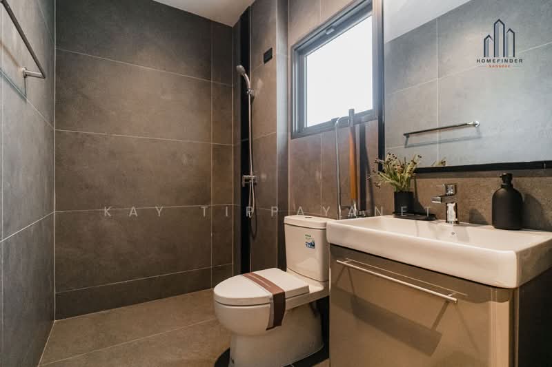 Bangkok Boulevard Signature Pinklao-Borom, Bangkok, Sala Thammasop Road, Sala Thammasop, Thawi Watthana, Bangkok, 4 Bedrooms, 449 sqm, Single Detached House For Sale, by Kay Tippayanet, 500356294 - DDproperty.com