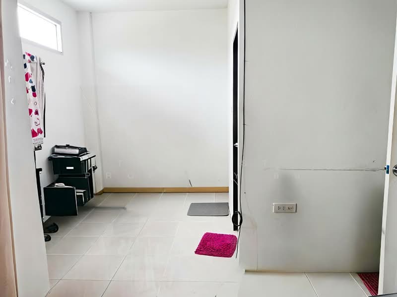 โกลเด้นทาวน์ วังหิน-แตงอ่อน, Chon Buri (Pattaya), Surasak, Si Racha, Chon Buri (Pattaya), 3 Bedrooms, 100 sqm, Townhouse For Sale, by The Best Property อ้น, 500356329 - DDproperty.com