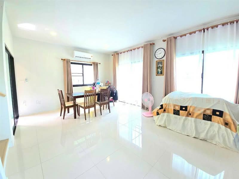 Britania Ratchaphruek-Kanchanaphisek : บริทาเนีย ราชพฤกษ์-กาญจนาภิเษก, Pathum Thani, Khlong Phra Udom, Lat Lum Kaeo, Pathum Thani, 3 Bedrooms, 150 sqm, Semi-Detached House (Twin House) For Sale, by คุณ จีรฐิต ฐานดี (ดี), 500356345 - DDproperty.com