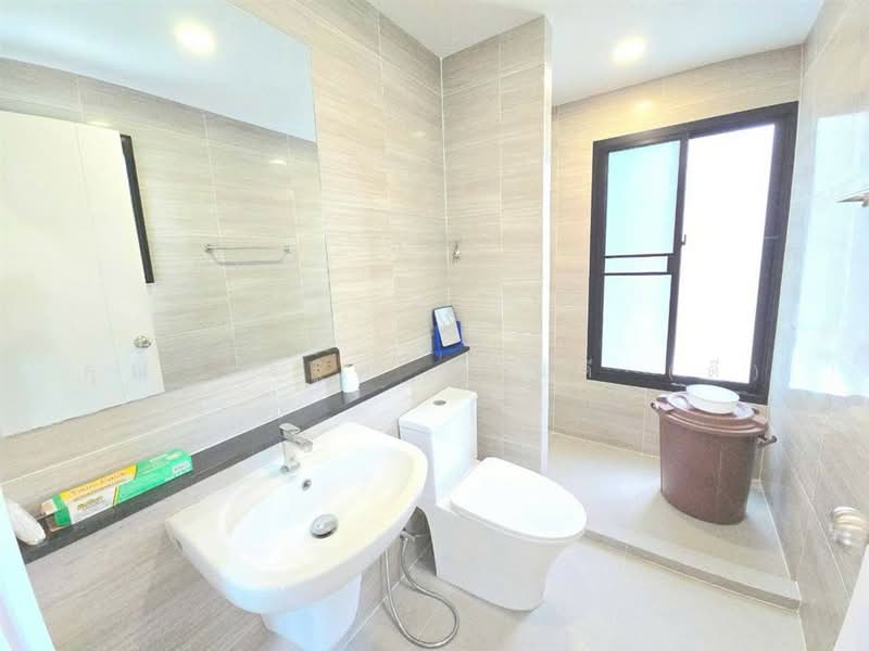 Britania Ratchaphruek-Kanchanaphisek : บริทาเนีย ราชพฤกษ์-กาญจนาภิเษก, Pathum Thani, Khlong Phra Udom, Lat Lum Kaeo, Pathum Thani, 3 Bedrooms, 150 sqm, Semi-Detached House (Twin House) For Sale, by คุณ จีรฐิต ฐานดี (ดี), 500356345 - DDproperty.com