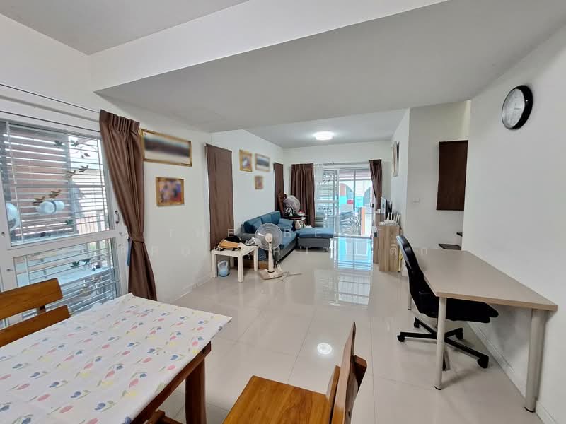 Baan Pruksa 86/2 Ladkrabang-Suvarnabhumi, Samut Prakan, Soi Ladkrabang 54, Ladkrabang Road, Srisa Chorakhe Noi, Bang Sao Thong, Samut Prakan, 3 Bedrooms, 100 sqm, Townhouse For Sale, by The Best Property ติ๊ก, 500356371 - DDproperty.com