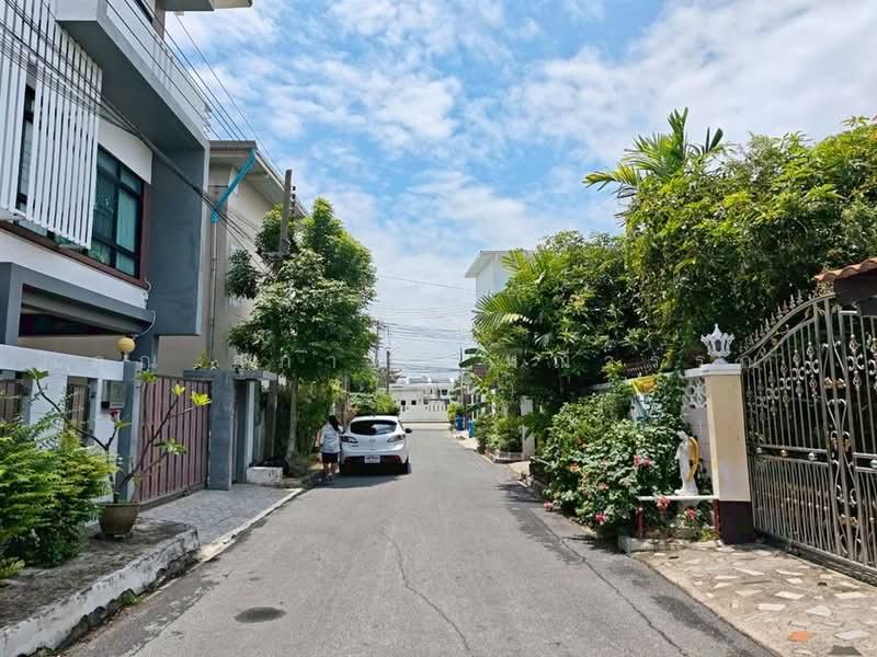 Muang Thong Niwet 1, Bangkok, Soi Changwatthana 14, Thung Song Hong, Lak Si, Bangkok, 4 Bedrooms, 300 sqm, Single Detached House For Sale, by คุณ สุภาพร มณีวรรณ (ใหม่), 500356420 - DDproperty.com