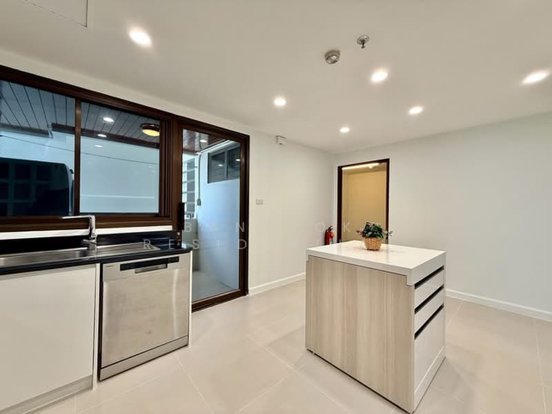 Mayfair Garden Apartment, Bangkok, 59 Soi Sukhumvit 16, Khlong Toei, Bangkok, 4 Bedrooms, 260 sqm, Apartment For Rent, by Bangkok Residential, 500356454 - DDproperty.com