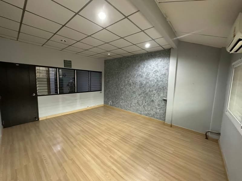 Chat Kaeo Bang Kapi Village, Bangkok, Happyland Road, Khlong Chan, Bang Kapi, Bangkok, 2 Bedrooms, 96 sqm, Townhouse For Sale, by NR AGENT, 500356503 - DDproperty.com