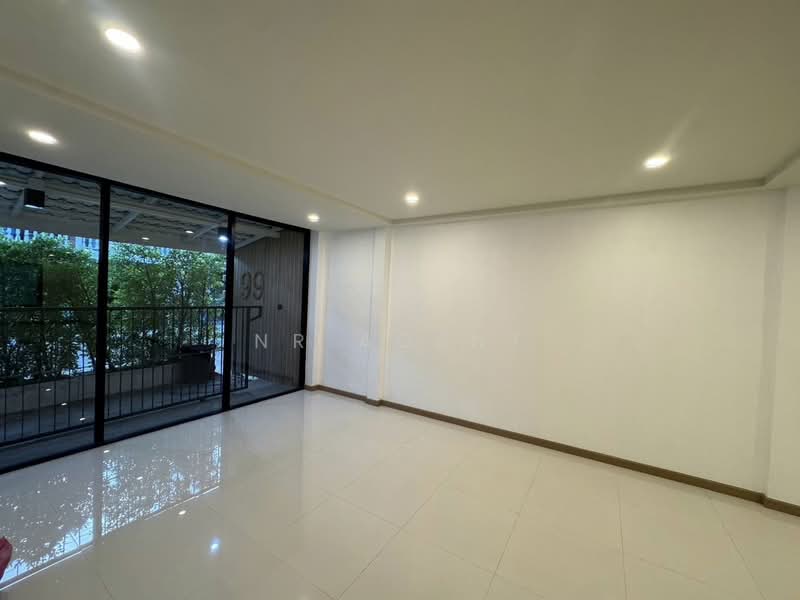 Chat Kaeo Bang Kapi Village, Bangkok, Happyland Road, Khlong Chan, Bang Kapi, Bangkok, 3 Bedrooms, 240 sqm, Townhouse For Sale, by NR AGENT, 500356521 - DDproperty.com