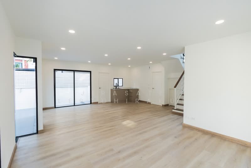 Pruksa Town Nexts Onnut - Rama 9, Bangkok, Chaloem Phrakiat Rama 9 Road, Prawet, Bangkok, 3 Bedrooms, 150 sqm, Townhouse For Sale, by Jirasate Lertdhirakul, 500356608 - DDproperty.com