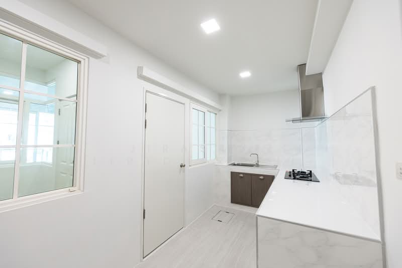 Golden Town Bangna-Suanluang, Bangkok, Kanchanapisek Road, Dok Mai, Prawet, Bangkok, 4 Bedrooms, 120 sqm, Townhouse For Sale, by Jirasate Lertdhirakul, 500356645 - DDproperty.com