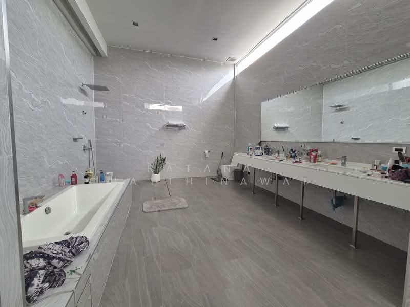Apai Loft, Bangkok, เอกมัย 22, Khlong Tan Nua, Watthana, Bangkok, , 2,200 sqm, Shophouse For Sale, by Ratana Chatthinawat, 500356684 - DDproperty.com