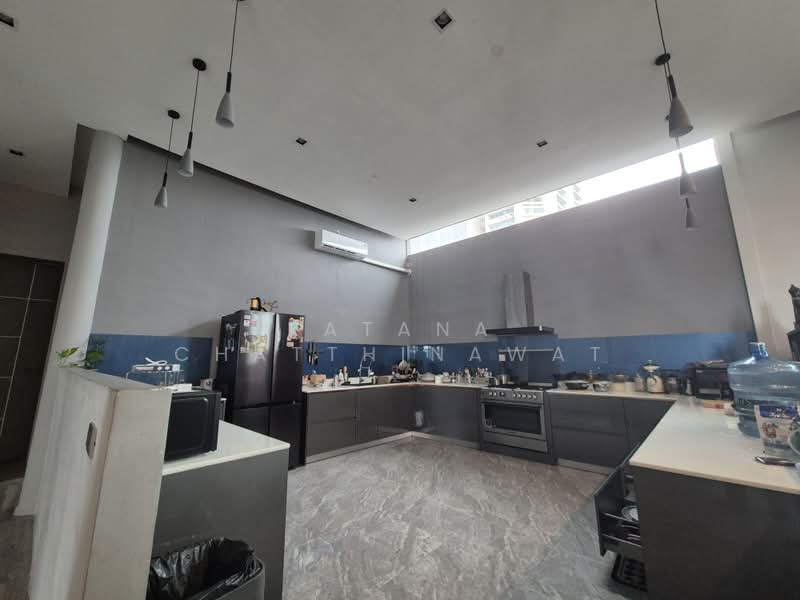 Apai Loft, Bangkok, เอกมัย 22, Khlong Tan Nua, Watthana, Bangkok, , 2,200 sqm, Shophouse For Sale, by Ratana Chatthinawat, 500356684 - DDproperty.com