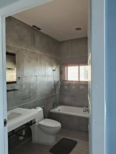 Apai Loft, Bangkok, เอกมัย 22, Khlong Tan Nua, Watthana, Bangkok, , 2,200 sqm, Shophouse For Sale, by Ratana Chatthinawat, 500356684 - DDproperty.com