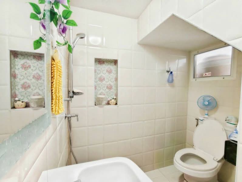Golden Town Rama 2, Samut Sakhon, Rama 2 Road, Soi Wat Panthai Norasing, Phanthai Norasing, Muang Samut Sakhon, Samut Sakhon, 3 Bedrooms, 64 sqm, Townhouse For Sale, by คุณนิว, 500356692 - DDproperty.com