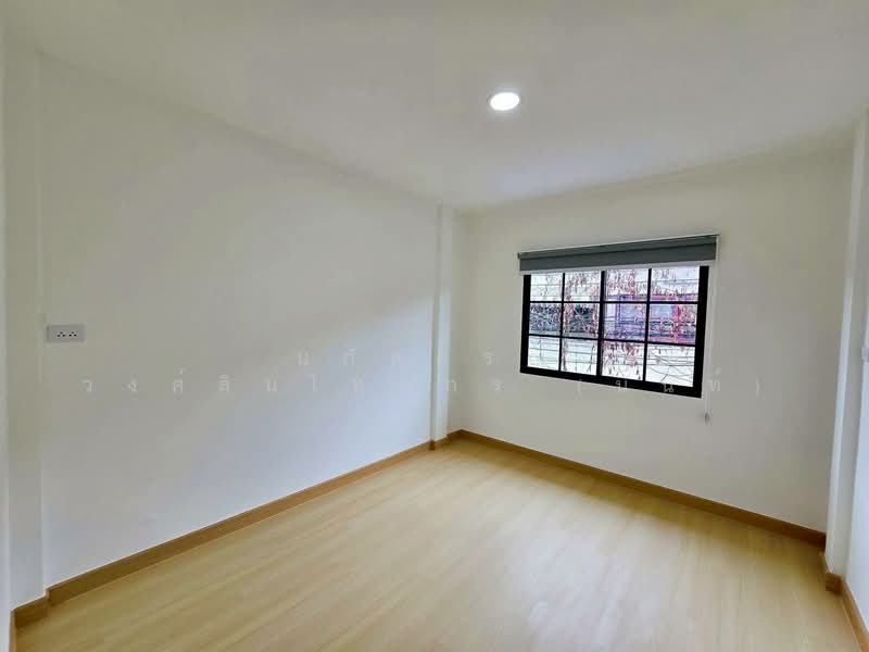 หมู่บ้าน วรารักษ์ ถ.เลียบคลองสอง 27 แขวงสามวาตะวันตก เขตคลองสามวา, Bangkok, เลียบคลองสอง27, Sam Wa Tawan Tok, Khlong Sam Wa, Bangkok, 4 Bedrooms, 80 sqm, Townhouse For Sale, by นภัสศรณ์ วงศ์สินไทยกร (นันท์), 500356729 - DDproperty.com