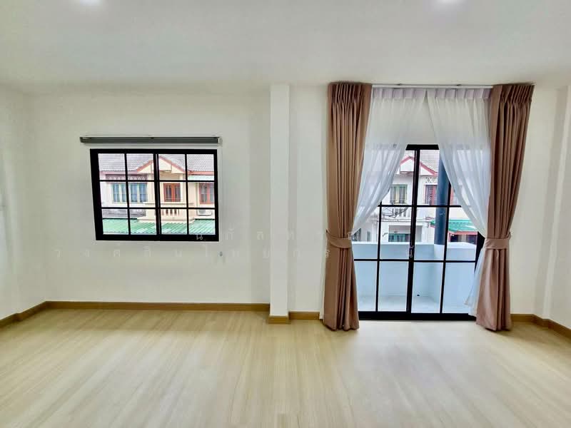 หมู่บ้าน วรารักษ์ ถ.เลียบคลองสอง 27 แขวงสามวาตะวันตก เขตคลองสามวา, Bangkok, เลียบคลองสอง27, Sam Wa Tawan Tok, Khlong Sam Wa, Bangkok, 4 Bedrooms, 80 sqm, Townhouse For Sale, by นภัสศรณ์ วงศ์สินไทยกร (นันท์), 500356729 - DDproperty.com